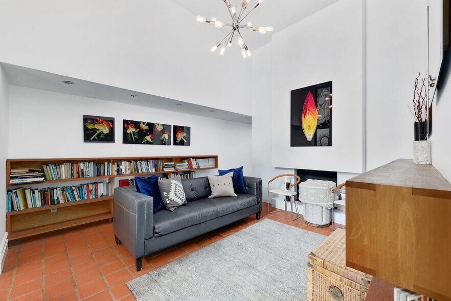 More Photos Of 410 E 6th St, Austin Storefront Retail Residential For Lease