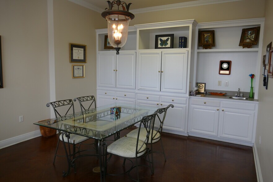 More Photos Of 11220 N Harrells Ferry Rd, Baton Rouge Office For Lease