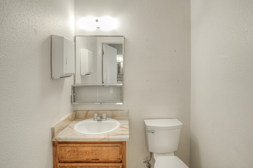 More Photos Of 2950 Feather River Blvd, Oroville Light Distribution For Sale