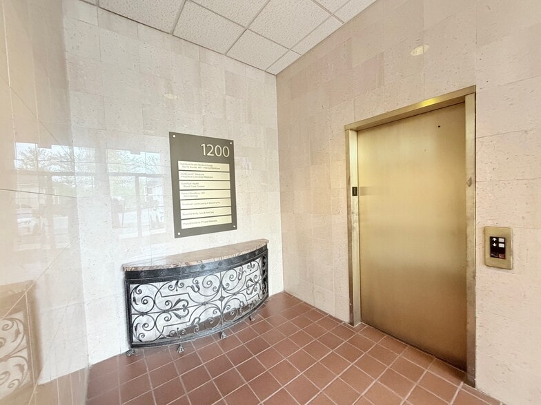 More Photos Of 1200 E Putnam Ave, Riverside Office For Lease