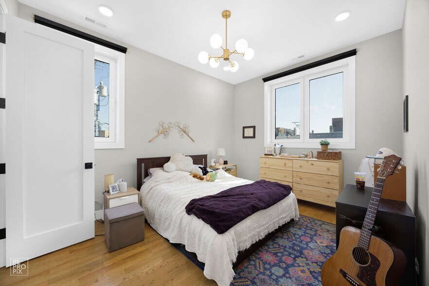 More Photos Of 1653 W Division St, Chicago Storefront Retail Residential For Sale