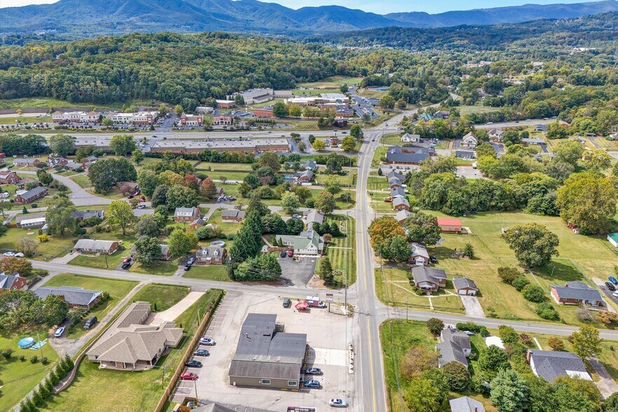 More Photos Of 3664 Colonial Ave, Cave Spring General Retail For Lease