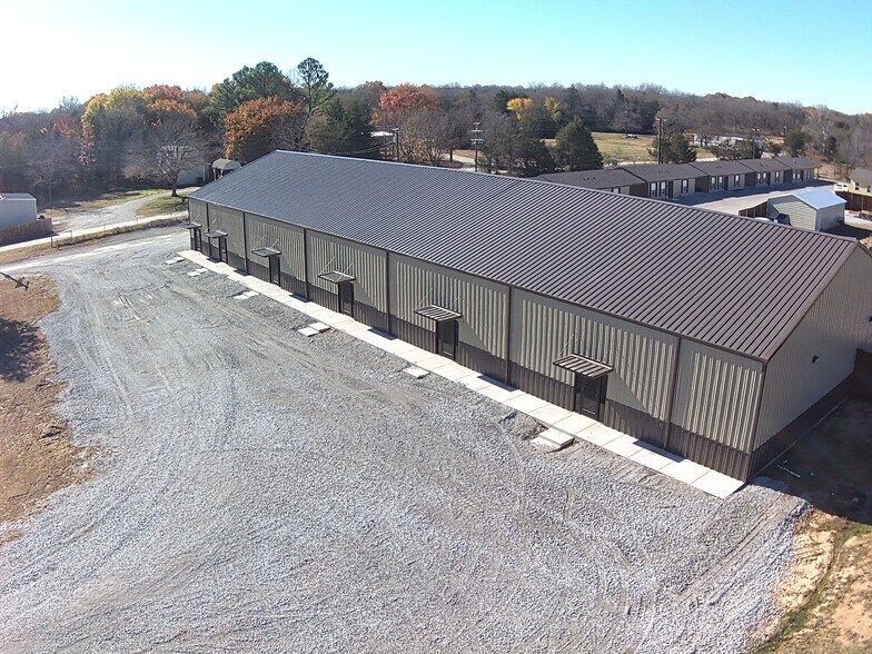 More Photos Of 615 FM 371, Gainesville Showroom For Sale