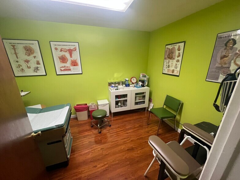 More Photos Of 7121 W Manchester Ave, Los Angeles Medical For Lease