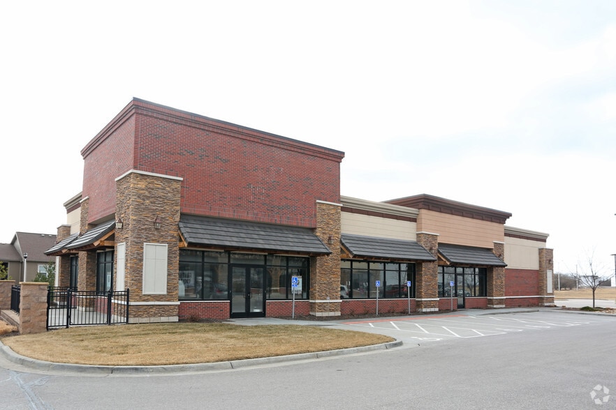 More Photos Of 13301-13365 W 135th St, Overland Park Unknown For Lease