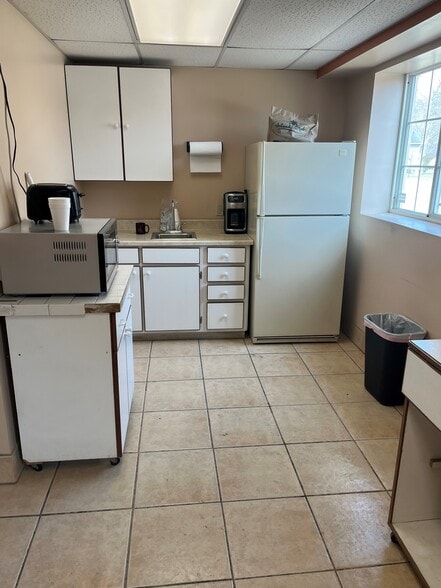 More Photos Of 409 NE 11th St, Austin Warehouse For Lease