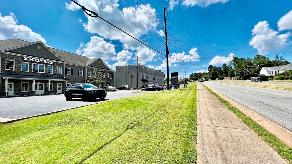 More Photos Of 2469 E Piedmont Rd, Marietta Office For Lease