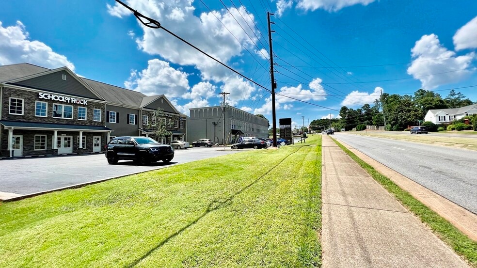 More Photos Of 2469 E Piedmont Rd, Marietta Office For Lease