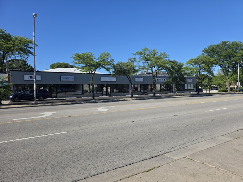 More Photos Of 3704-3716 W Dempster St, Skokie Storefront For Lease