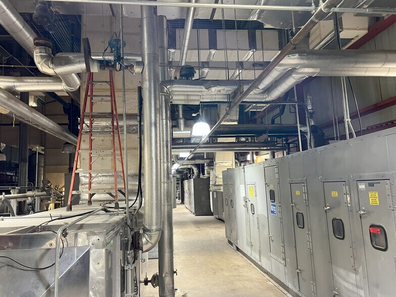 More Photos Of 8800 Line Ave, Shreveport Research And Development For Sale