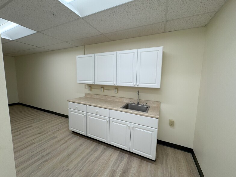 More Photos Of 4446-4450 Park Heights Ave, Baltimore Storefront For Lease