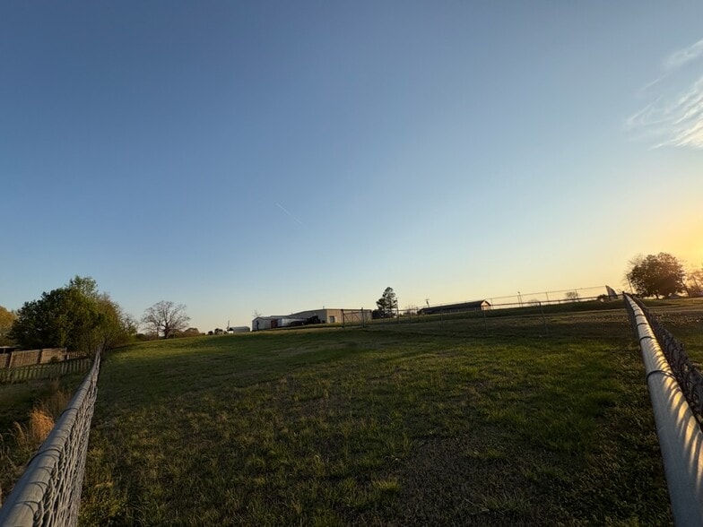 More Photos Of 342 Wilson Dr, Fallston Distribution For Sale