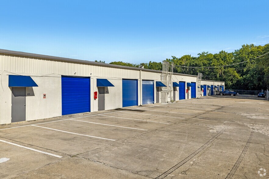 More Photos Of 4922-4932 Catherine Dr, Montgomery Warehouse For Lease
