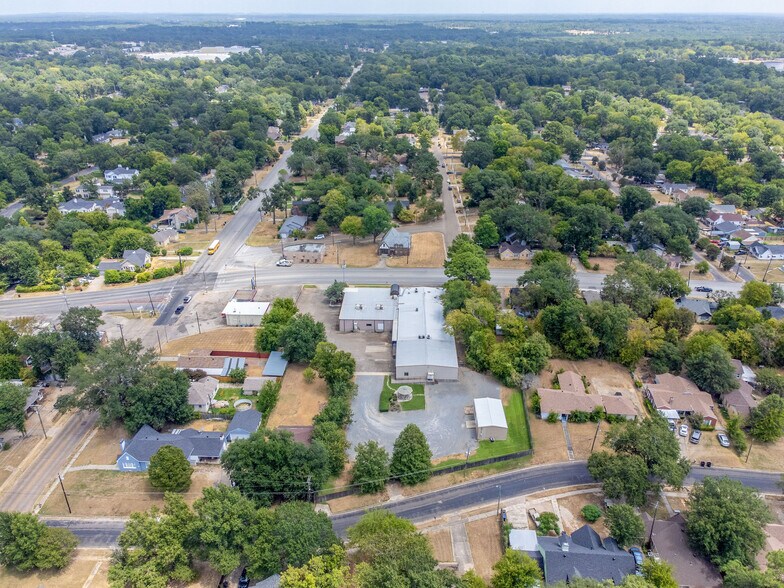 More Photos Of 611 S Mobberly Ave, Longview Flex For Sale