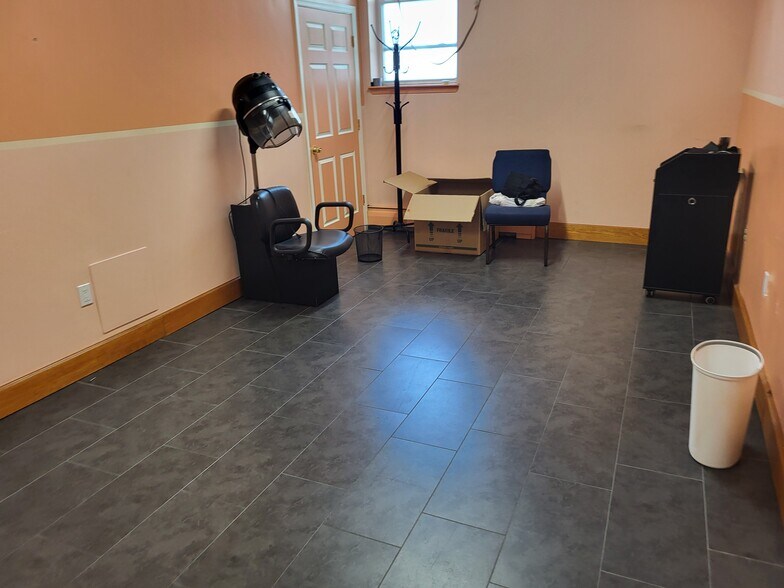 More Photos Of 1688 Webster Ave, Bronx Drugstore For Lease