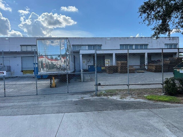 More Photos Of 912-915 S Dixie Hwy E, Pompano Beach, Pompano Beach Manufacturing For Lease