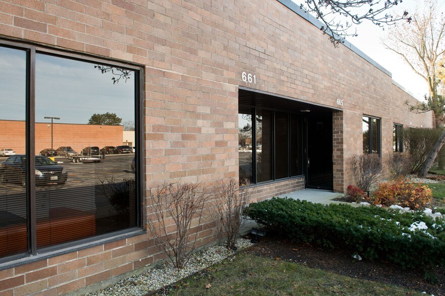 More Photos Of 641-683 Academy Dr, Northbrook Warehouse For Lease