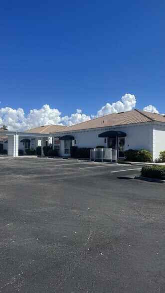 More Photos Of 8065-8075 Beneva Rd, Sarasota Medical For Lease