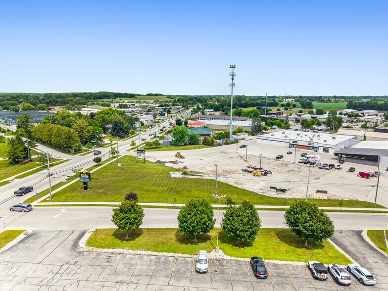 More Photos Of 1019 Egg Harbor Rd, Sturgeon Bay General Retail For Lease