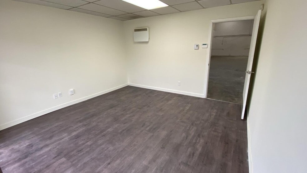 More Photos Of 52 129 Av NW, Edmonton Industrial For Lease