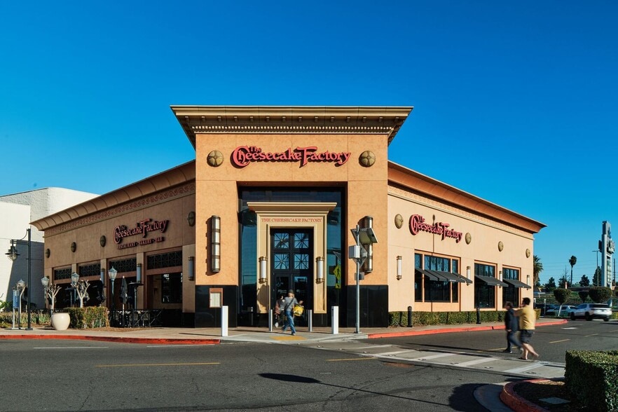 More Photos Of 1299 Galleria, Riverside Unknown For Lease