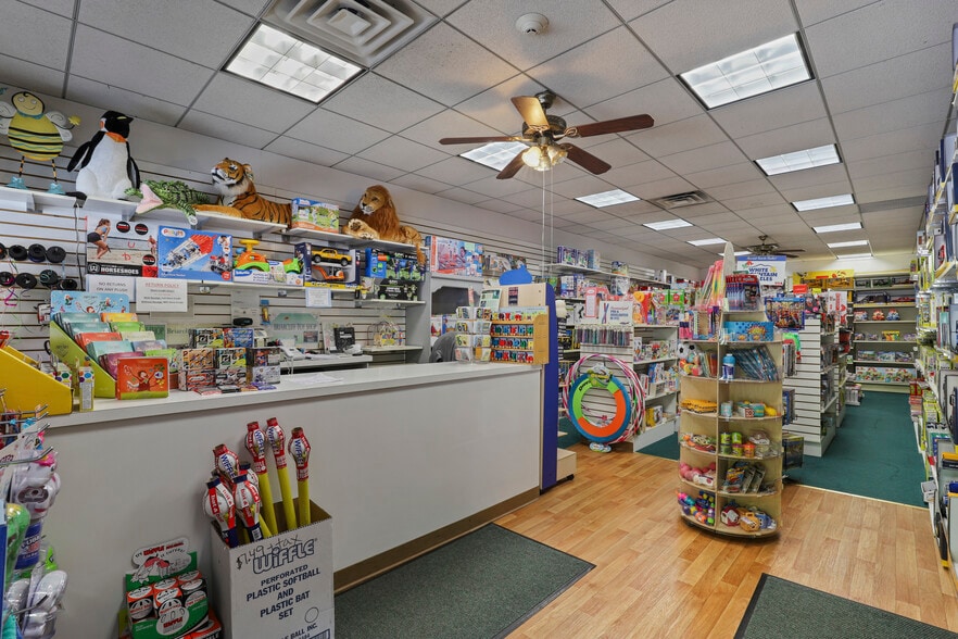 More Photos Of 1159-1177 Pleasantville Rd, Briarcliff Manor Village Restaurant For Sale