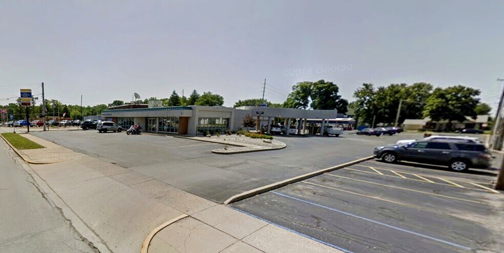 More Photos Of 407 S Main St, Clinton Bank For Sale