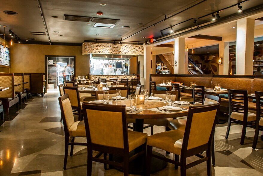 More Photos Of 14 N Market St, Charleston Restaurant For Sale