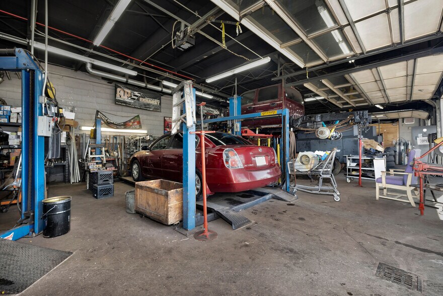 More Photos Of 7315 Vine St, Cincinnati Auto Repair For Sale