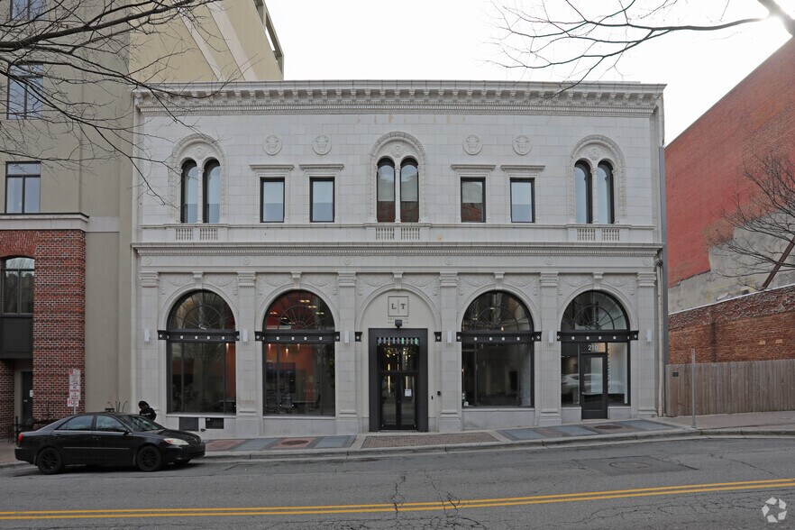 More Photos Of 206-210 W 4th St, Winston-Salem Storefront Retail Office For Lease