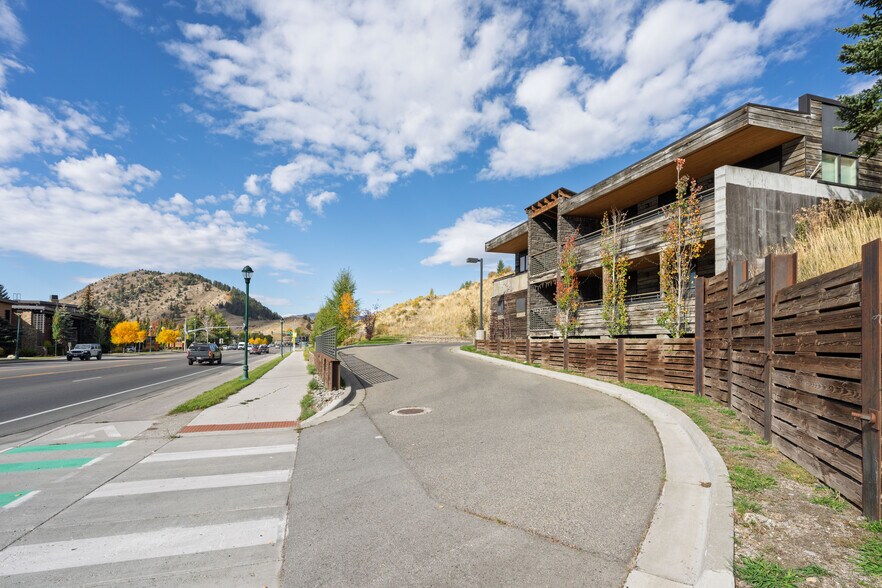 More Photos Of 855 W Broadway Ave, Jackson Apartments For Sale