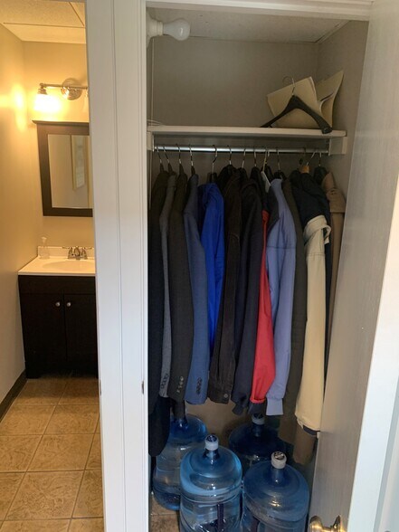 More Photos Of 666 Dundee Rd, Northbrook Office For Lease