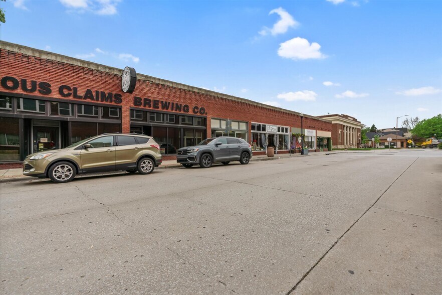 More Photos Of 453-463 S Thompson Ave, Excelsior Springs Storefront Retail Office For Sale