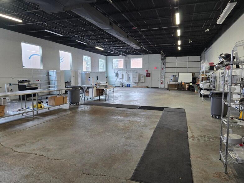 More Photos Of 8030 N Lawndale Ave, Skokie Warehouse For Sale
