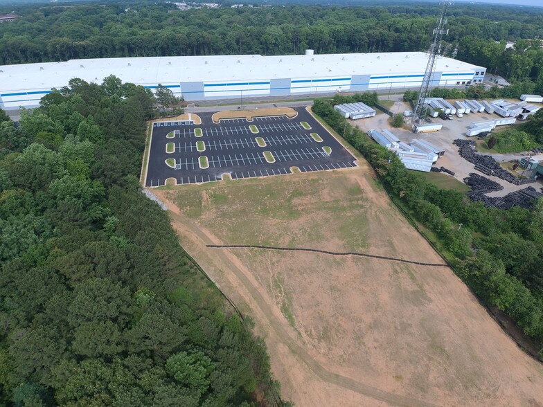 More Photos Of 2110 Lawrence Ave, East Point Distribution For Lease
