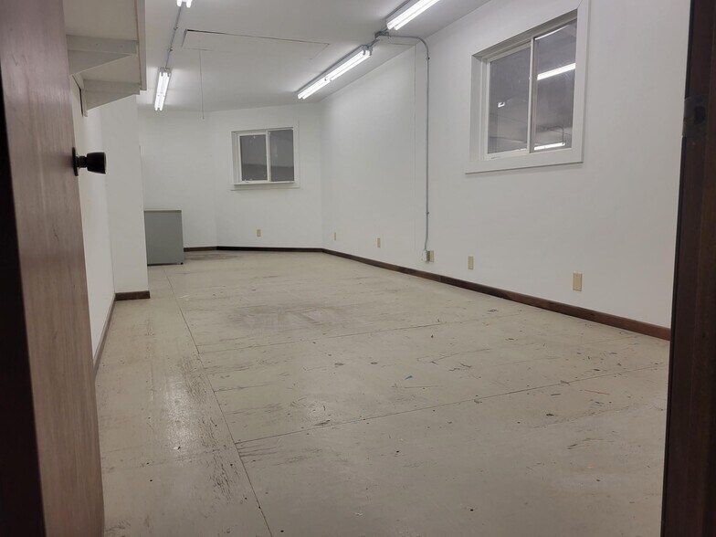More Photos Of 503 Cleveland Ave N, Saint Paul Light Manufacturing For Lease
