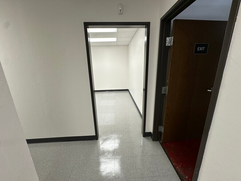More Photos Of 401 SE 59th St, Oklahoma City Distribution For Sale