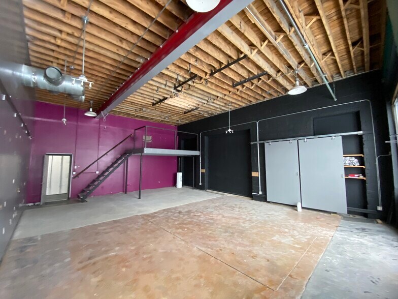 More Photos Of 515 W Lake St, Minneapolis Storefront Retail Office For Lease