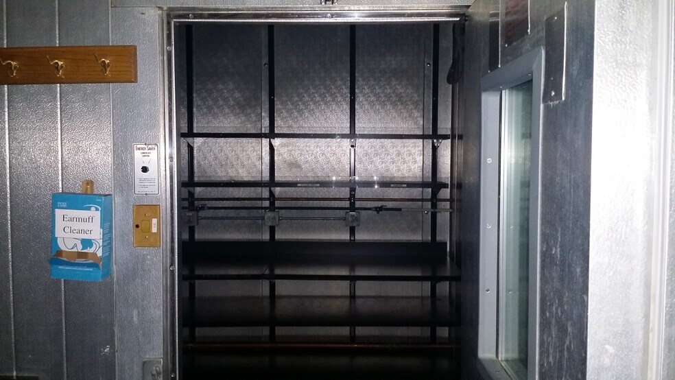 More Photos Of 1910-1920 5th St, Davis Light Manufacturing For Lease