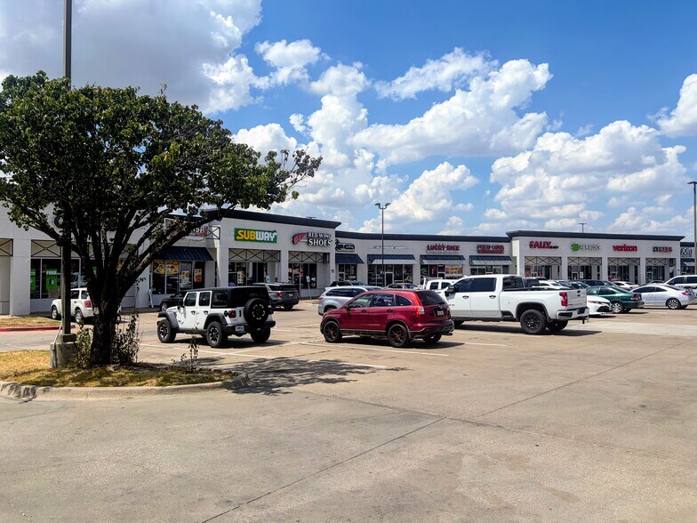 More Photos Of 1515 N Cockrell Hill Rd, Dallas Restaurant For Lease
