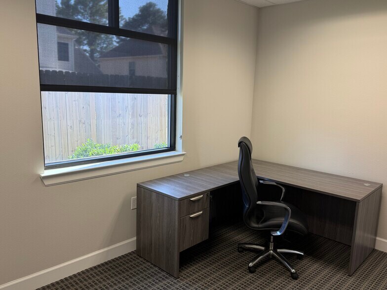 More Photos Of 633 E Fernhurst Dr, Katy Medical For Lease