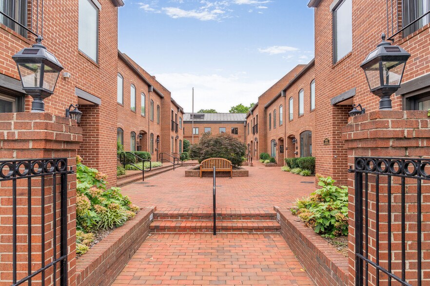 More Photos Of 415 N Lee St, Alexandria Office For Lease