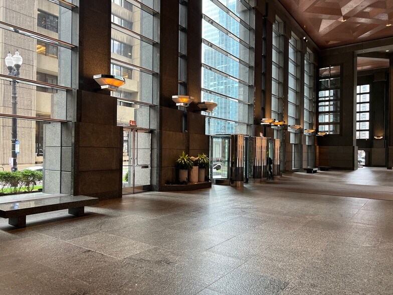 More Photos Of 35 W Wacker Dr, Chicago Office For Lease