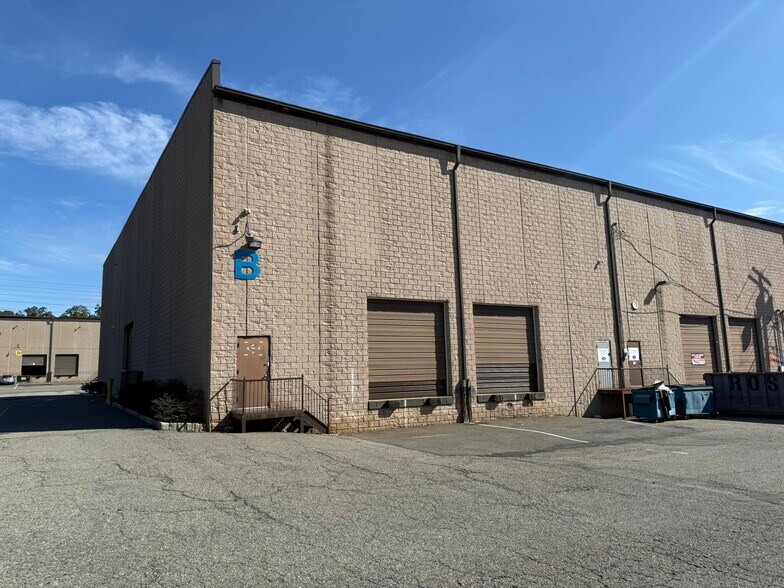 More Photos Of 105 W Dewey Ave, Wharton Warehouse For Lease