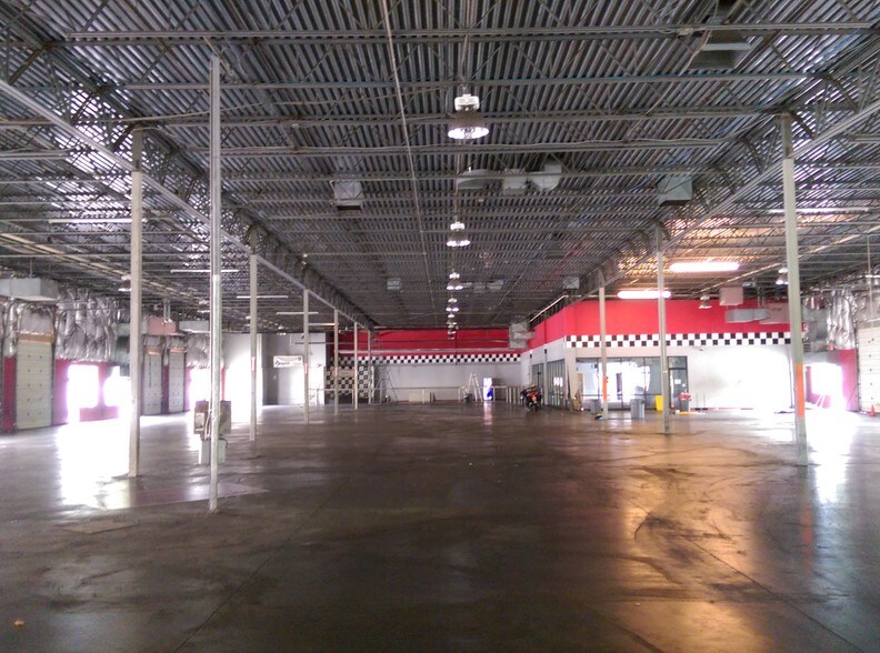 More Photos Of 45915 Maries Rd, Sterling Warehouse For Lease