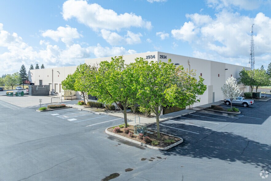 More Photos Of 2934 Ramona Ave, Sacramento Warehouse For Lease