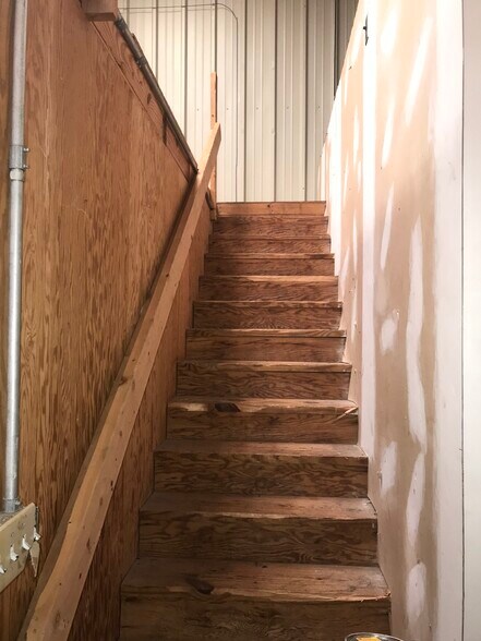 More Photos Of 1141 Cochran Hwy, Eastman Showroom For Sale