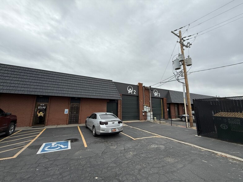 More Photos Of 257-263 W 2950 S, Salt Lk, Salt Lake City Light Manufacturing For Lease