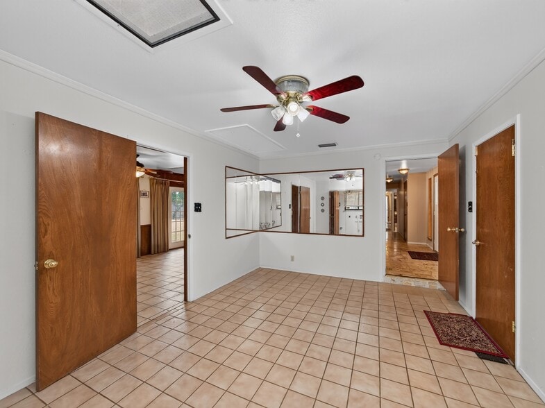 More Photos Of 1702 Lone Oak Dr, Leander Flex For Sale