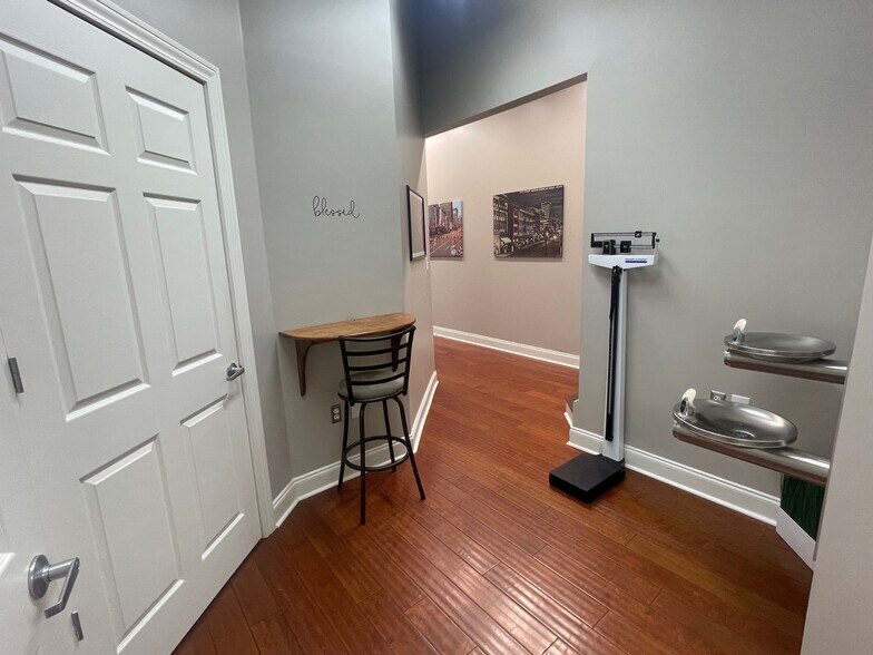 More Photos Of 95 S Main St, Memphis Storefront Retail Office For Lease